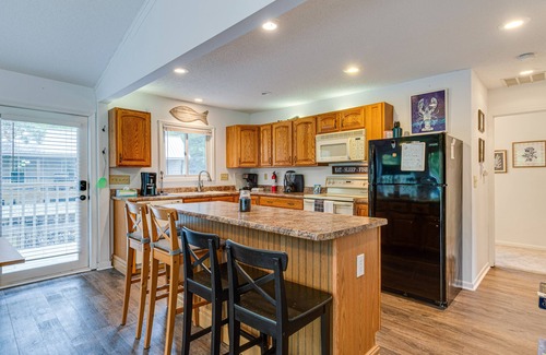 Rockfield House | Riverfront Brookston Retreat w/Deck & River Tubes