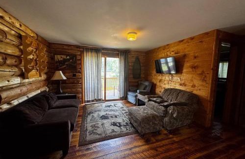 Crystal Falls House | Riverfront Cabin 3
