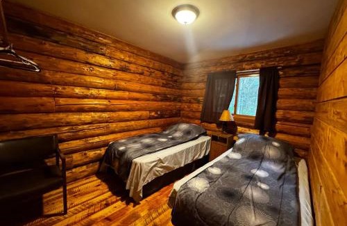 Crystal Falls House | Riverfront Cabin 4