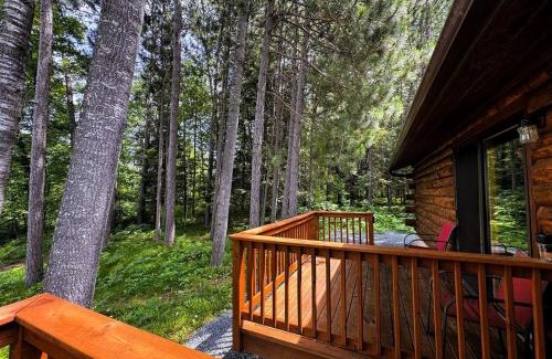Crystal Falls House | Riverfront Cabin 9
