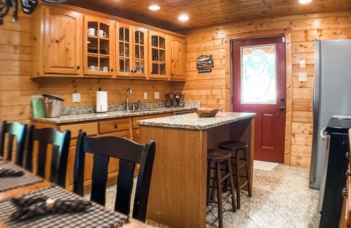 Elkton Cabin | Riverfront Cabin near Massanutten Resort with Hot Tub and Fire Pit