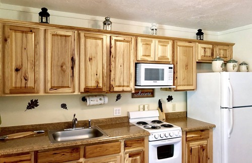 Trail Cabin | *Riverfront* "Cabin on The Rogue", Gateway to Crater Lake! Sleeps 2-4