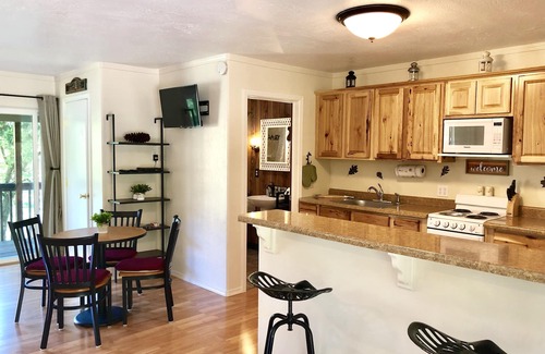 Trail Cabin | *Riverfront* "Cabin on The Rogue", Gateway to Crater Lake! Sleeps 2-4
