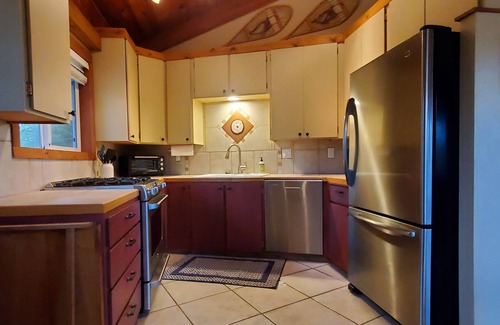 Three Rivers Cabin | Riverfront Cabin - Sunriver/Mt.Bachelor, HotTub, Pet Friendly!