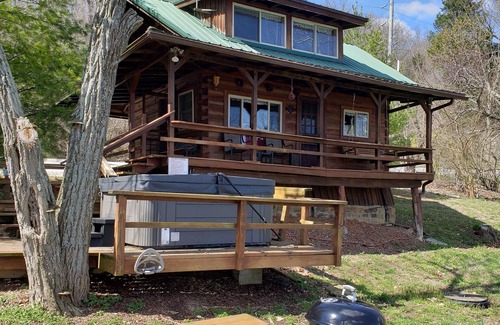 Derby Cabin | Riverfront Cabin with hot tub
