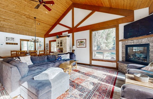 McCall House | Riverfront Cabin with private hot tub, sauna, loft, fireplace, and free WiFi