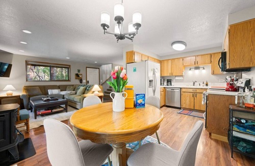 Camp Sherman House | Riverfront Camp Sherman Getaway