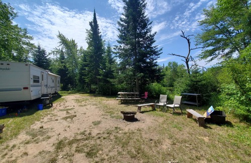 Killaloe House | Riverfront Caravan seconds from Bonnechere Provincial Park