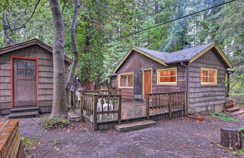 Carlotta Cabin | Riverfront Carlotta Cabin Near Great Hiking Trails