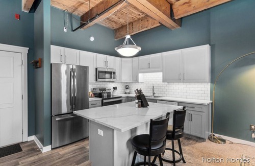 Grand Rapids Condo | Riverfront Condo for Professionals with Workspace & Prime Medical Mile Access.n