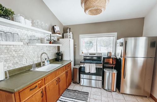 Princeton Cottage | RiverFront Cottage>Private Pier>Firepit & Wildlife