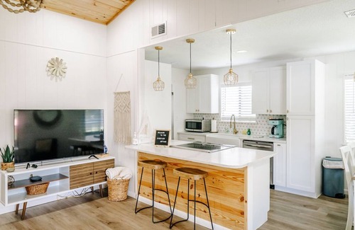 Satsuma House | Riverfront Cottage Retreat with 2 Docks + Scenic Views on the St. John’s River!