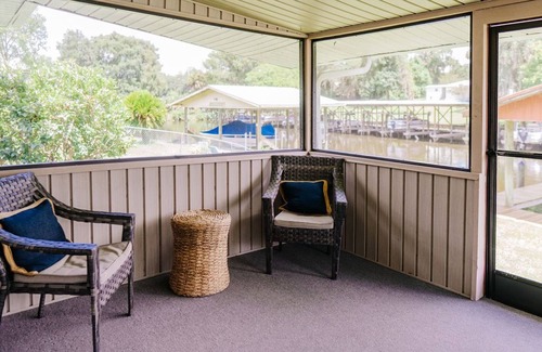 Satsuma House | Riverfront Cottage Retreat with 2 Docks + Scenic Views on the St. John’s River!