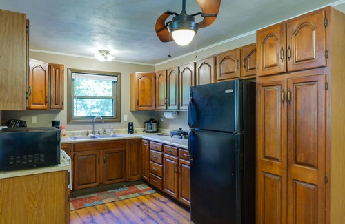 Covington Cabin | Riverfront Covington Cabin w/Deck & Fire Pit!