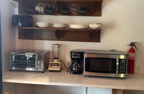 Zanesville House | Riverfront - Cozy Loft Cottage