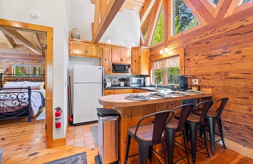 Sloat House | Riverfront, dog-friendly, side-by-side cabins on 200 acres with fishing ponds