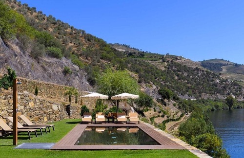 Cotas Villa | Riverfront Douro Villa With Pool in Wine Region