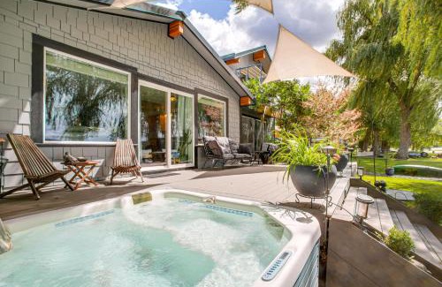 Tumtum House | Riverfront Duplex Dock and Views in Nine Mile Falls