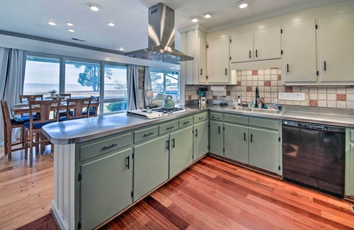 Elizabeth City House | Riverfront Elizabeth City Retreat w/ Yard!