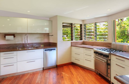 Pacific Harbour Villa | Riverfront estate, walking distance to everything, free WIFI, family friendly!