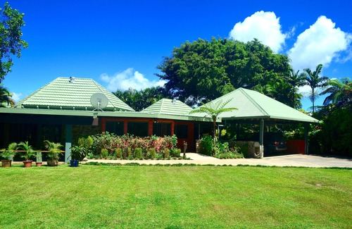 Pacific Harbour Villa | Riverfront estate, walking distance to everything, free WIFI, family friendly!