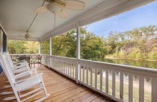 Elkton House | Riverfront Fire Pit Hot Tub Fishing Kayaks Pacman