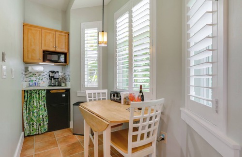 LaBelle Apartment | Riverfront Florida Studio w/Pool & Hot Tub Access