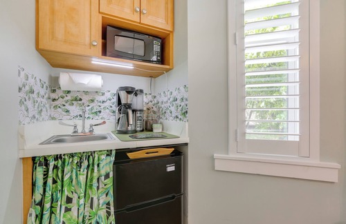 LaBelle Apartment | Riverfront Florida Studio w/Pool & Hot Tub Access