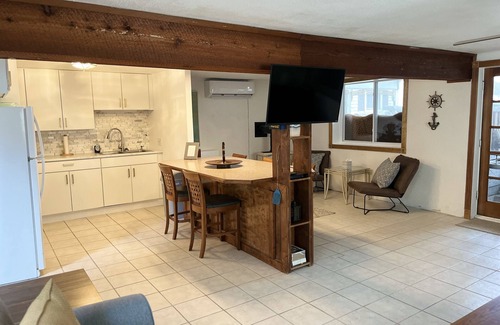 Bay City House | Riverfront Getaway
