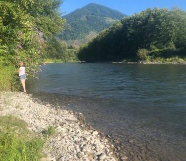 Sedro-Woolley Ski Chalet | Riverfront Getaway on the Wild and Scenic