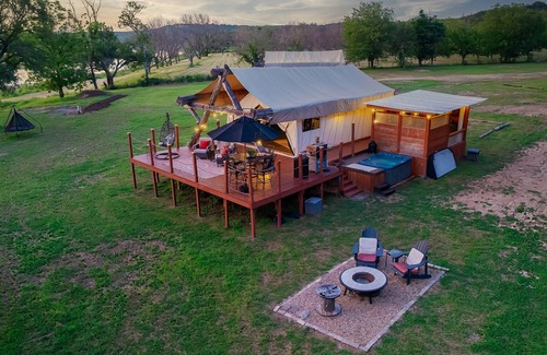 Marble Falls Cabin | Riverfront | Glamping| Yurt | Hot Tub | Firepit | Kayaks