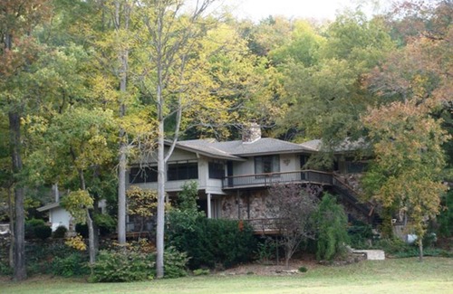 Cherokee Village House | Riverfront, golf course retreat with pool!