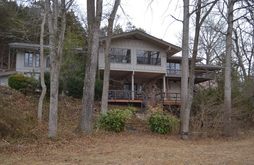 Cherokee Village House | Riverfront, golf course retreat with pool!