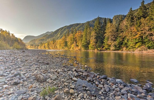 Gold Bar House | Riverfront Gold Bar Log Cabin Near Stevens Pass!