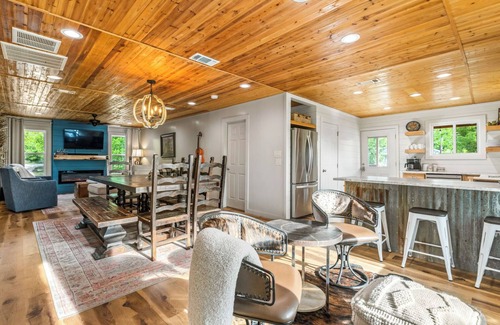 Dennis House | Riverfront highend getaway in Brock/Weatherford, TX Lazy Bend River Ranch.