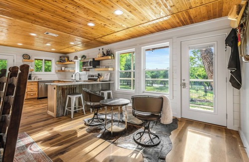 Dennis House | Riverfront highend getaway in Brock/Weatherford, TX Lazy Bend River Ranch.