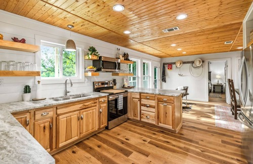 Dennis House | Riverfront highend getaway in Brock/Weatherford, TX Lazy Bend River Ranch.