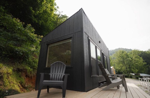Sylva House | Riverfront, Hiking, Fishing, 20 min to Smoky Mtns!