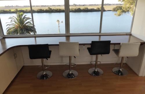 Seymour House | Riverfront Holiday House