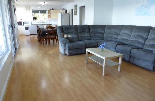 Seymour House | Riverfront Holiday House