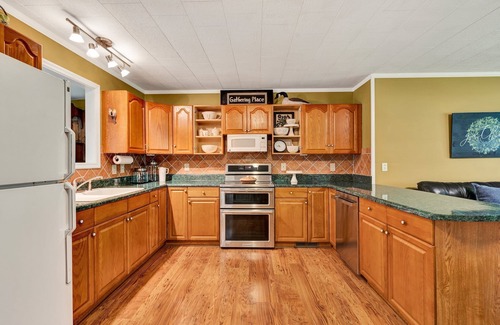 Conasauga House | Riverfront home 3BD room/2 Full bath Sleep 6-7 only 12 minutes from Ocoee River