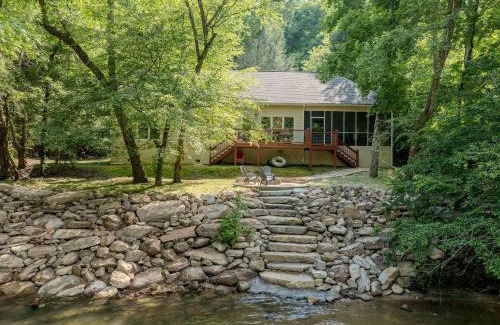 East Ellijay House | Riverfront Home w Deck & Hot Tub