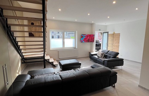 Fraipont House | Riverfront house with jacuzzi and games room