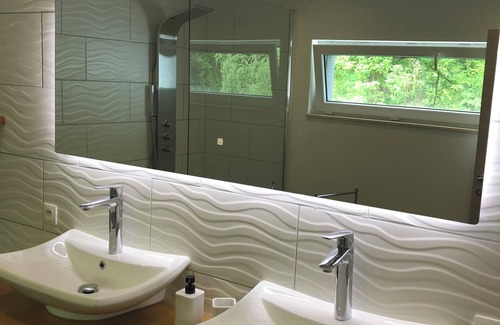 Fraipont House | Riverfront house with jacuzzi and games room