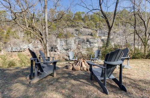 Huntsville House | Riverfront Huntsville Cabin with Views and Kayaks!