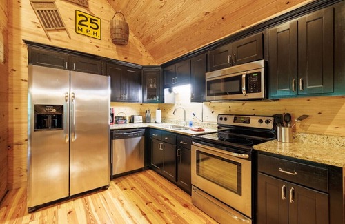 Mentone Cabin | Riverfront l Hot Tub l Dock