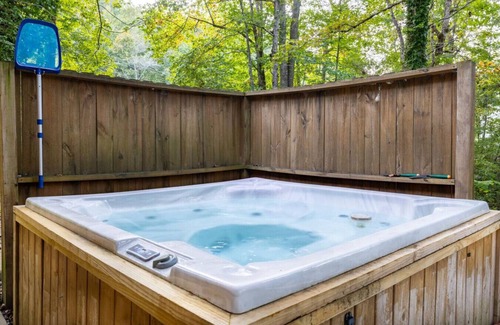 Mentone Cabin | Riverfront l Hot Tub l Dock