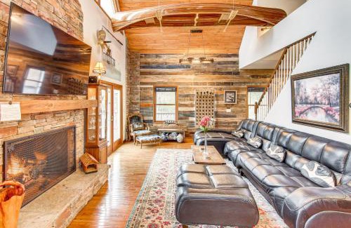 Rutherfordton House | Riverfront Lake Lure Lodge with Deck on 13 Acres