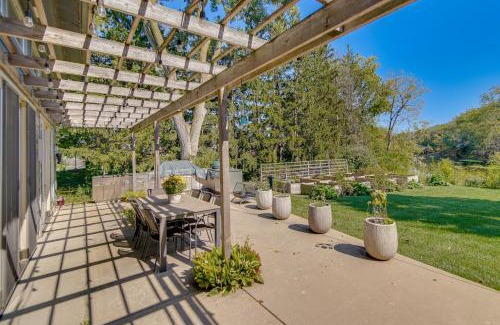 Libertyville House | Riverfront Libertyville Retreat with Outdoor Kitchen