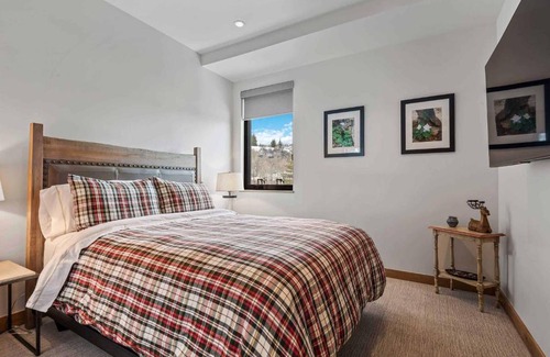 Avon Apartment | Riverfront Lodge by East West Hospitality